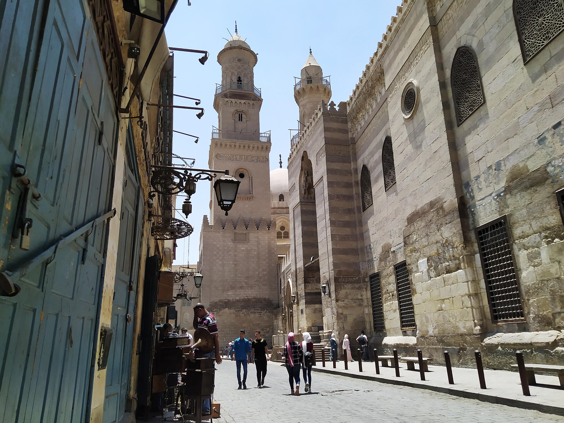 Islamic Cairo on foot: a thousand years of minarets